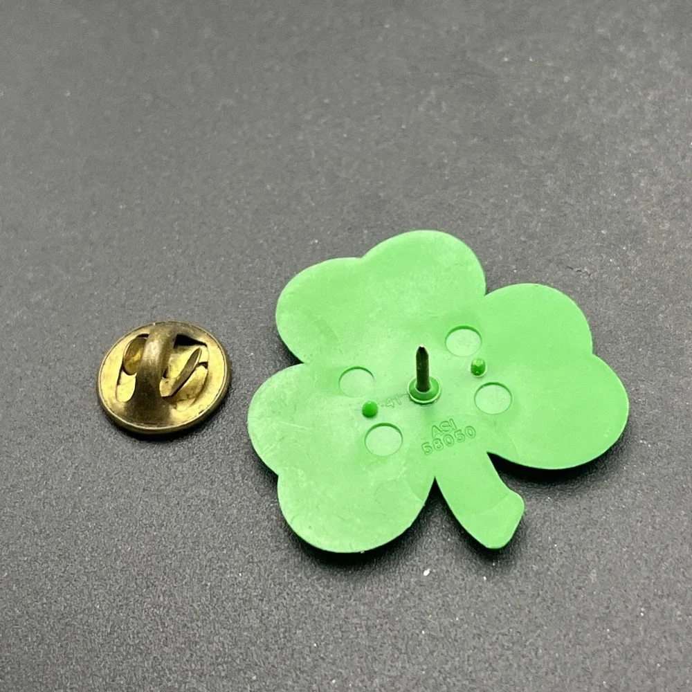 MDA Muscular Dystrophy Association Shamrock Plastic Lapel Hat Pin‎